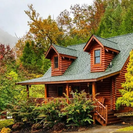 Cozy Upscale Cabin Wfireplace, Hot Tub